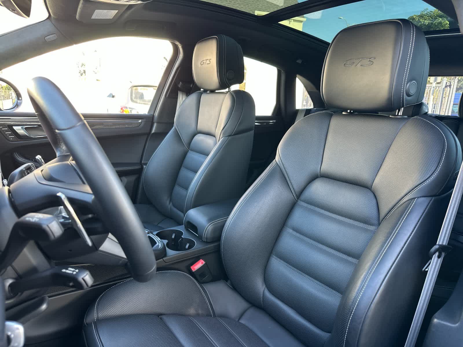 Thumbnail: 2025 Porsche Macan - 5