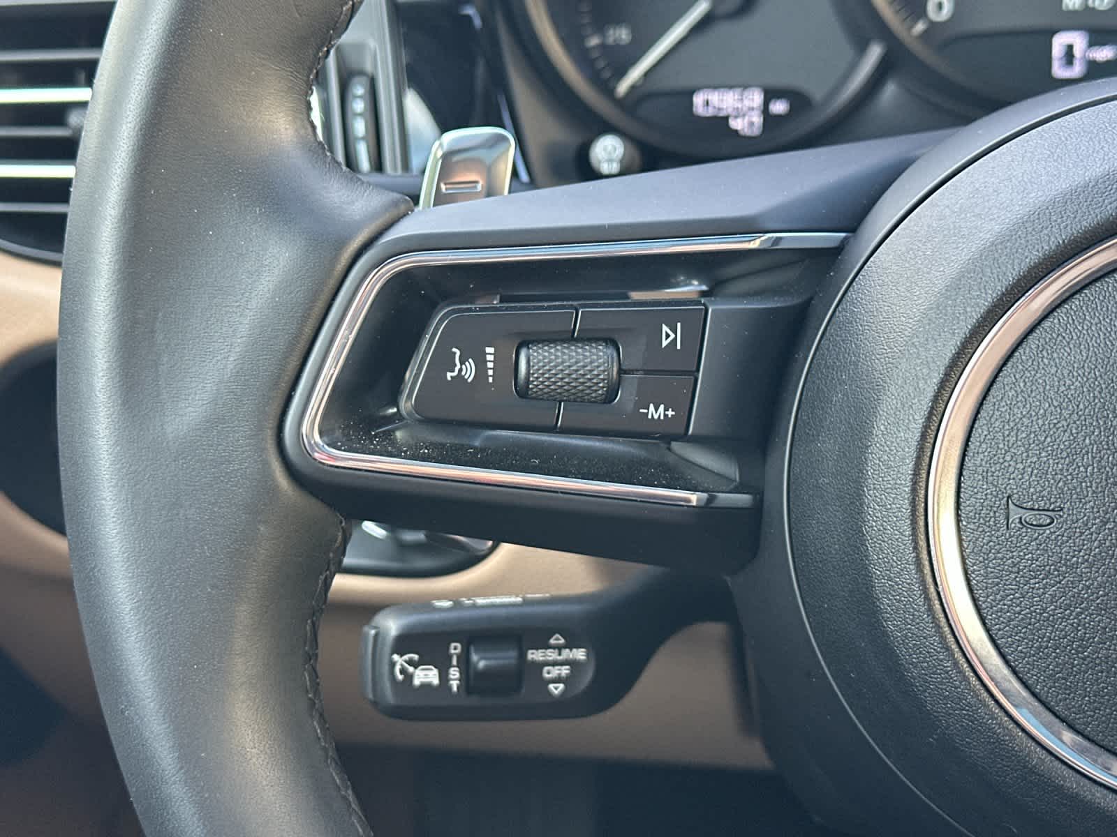 Thumbnail: 2025 Porsche Macan - 27