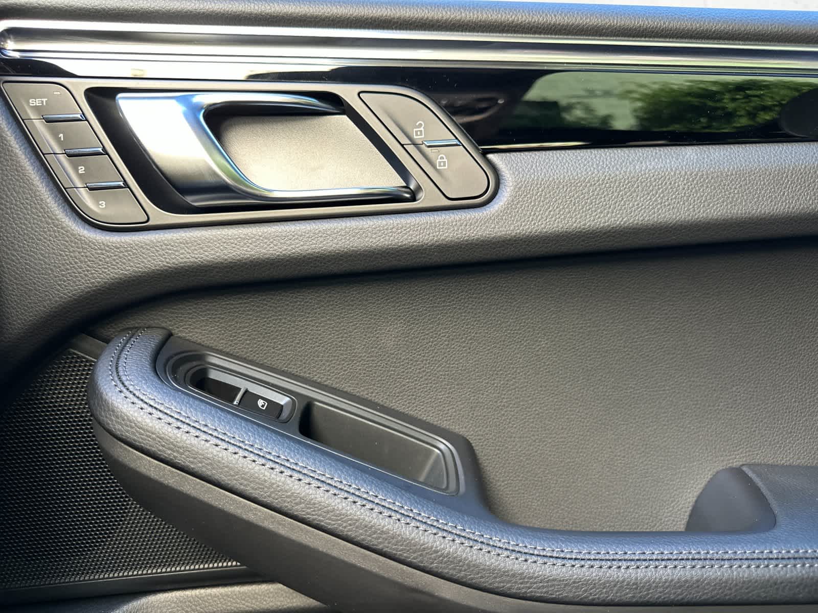 Thumbnail: 2026 Porsche Macan - 19