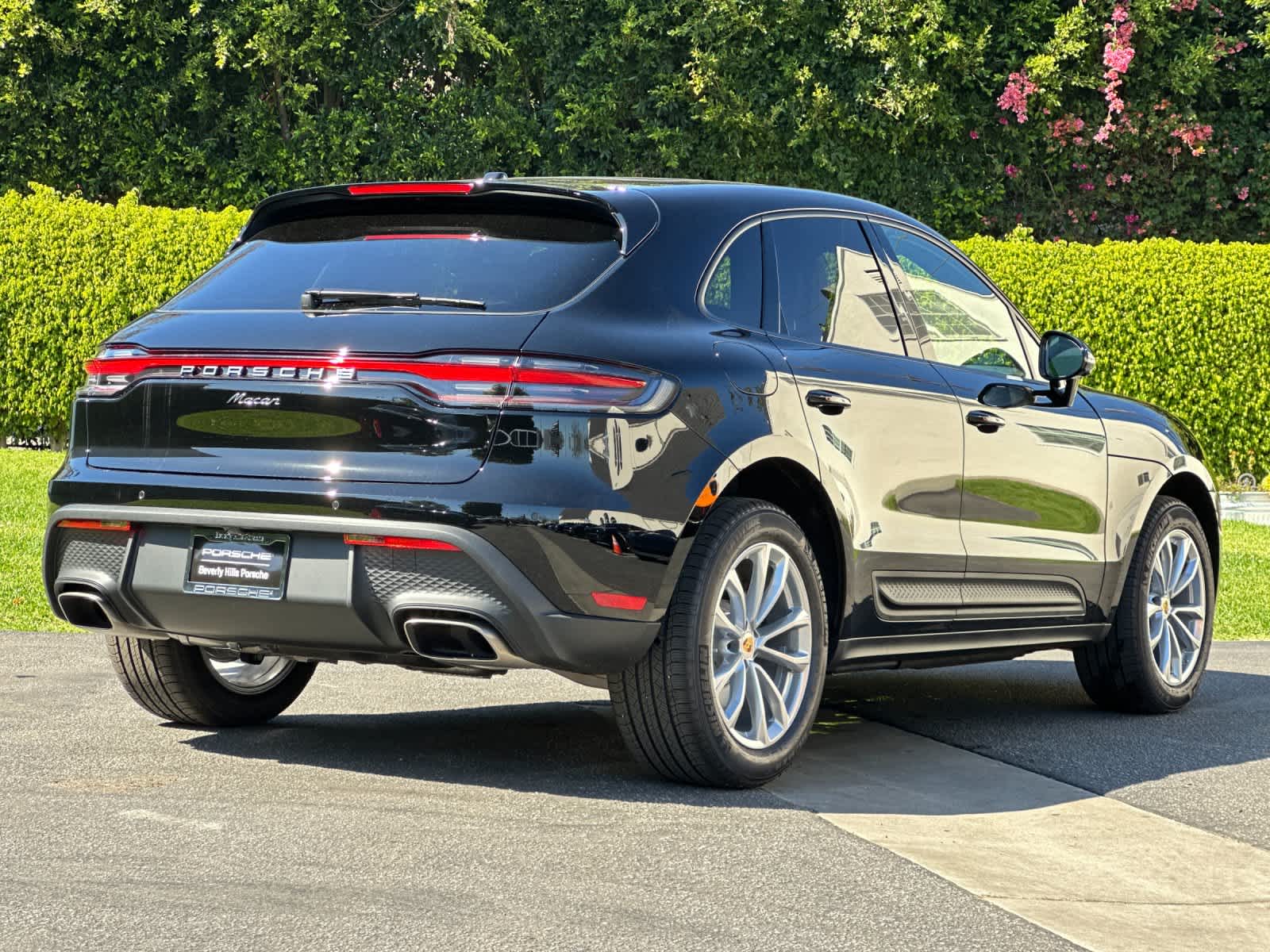 Thumbnail: 2026 Porsche Macan - 8