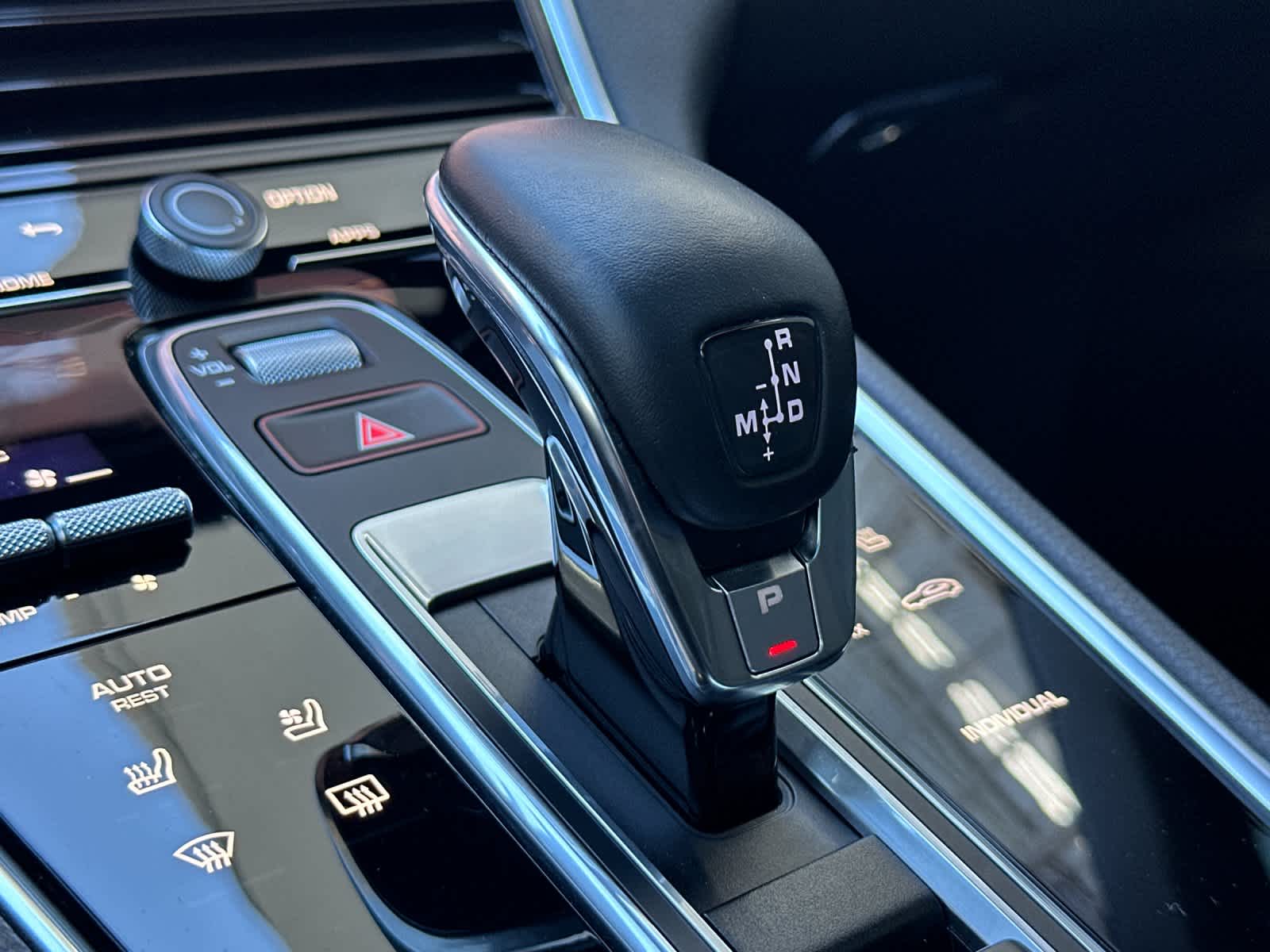 Thumbnail: 2021 Porsche Panamera - 24