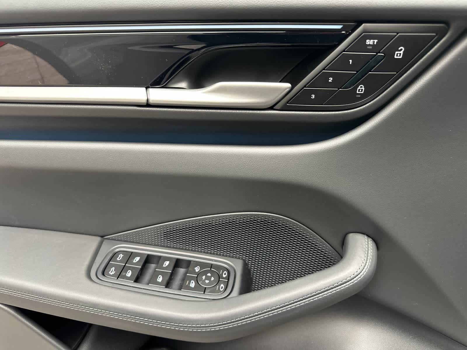 Thumbnail: 2026 Porsche Macan - 12