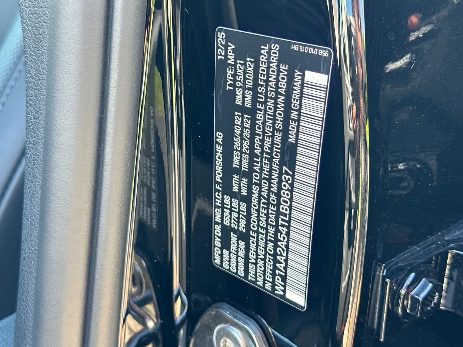 Thumbnail: 2026 Porsche Macan - 33