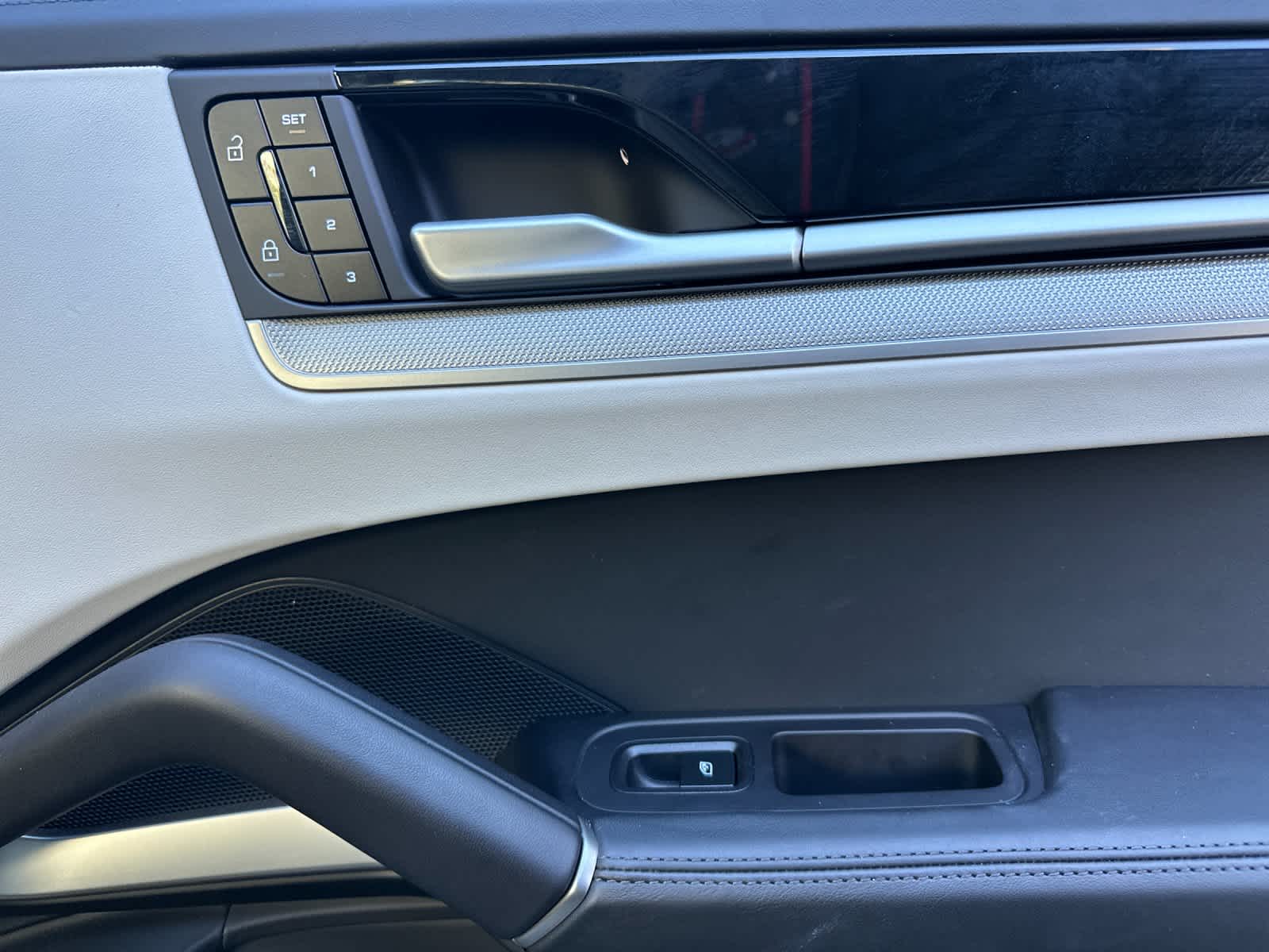 Thumbnail: 2025 Porsche Cayenne - 19