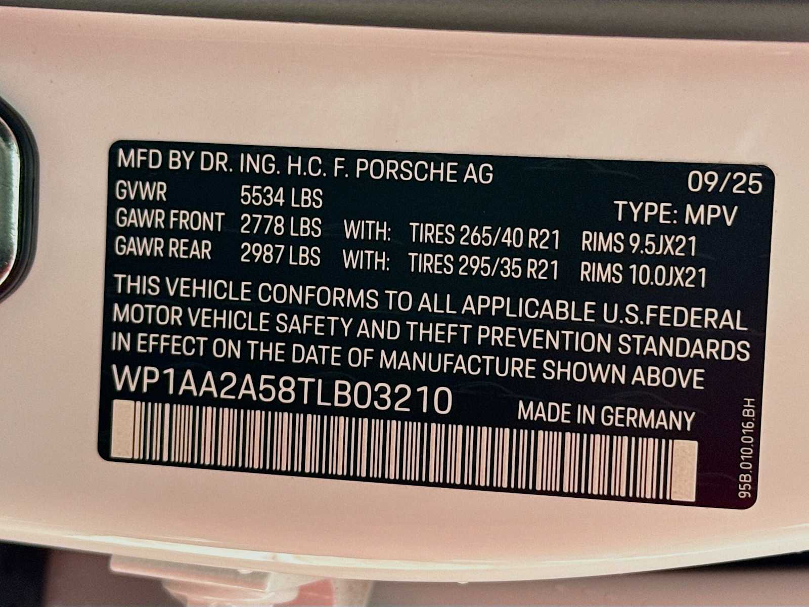 Thumbnail: 2026 Porsche Macan - 25