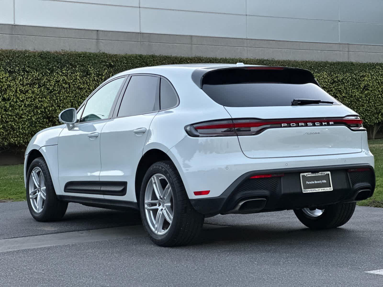 Thumbnail: 2025 Porsche Macan - 3
