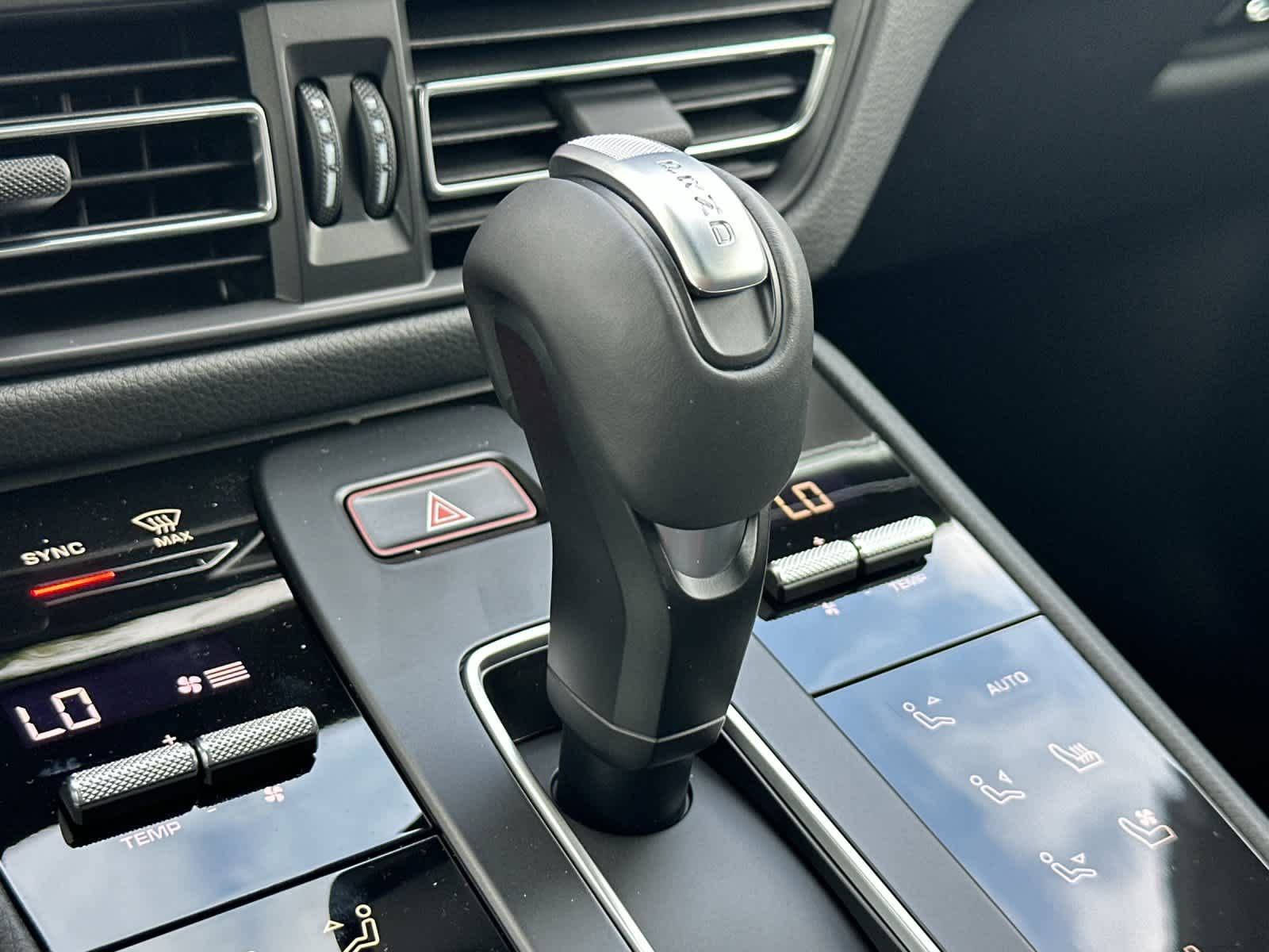 Thumbnail: 2026 Porsche Macan - 24