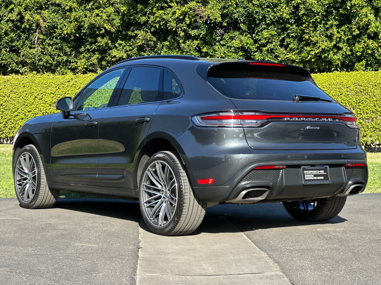 Thumbnail: 2025 Porsche Macan - 3