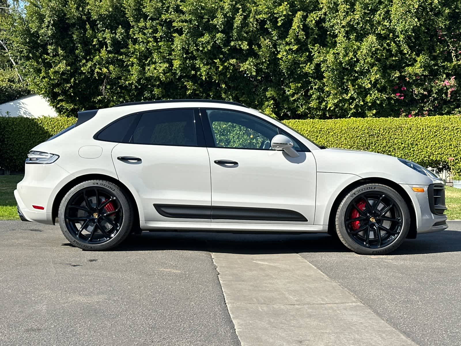 Thumbnail: 2026 Porsche Macan - 9