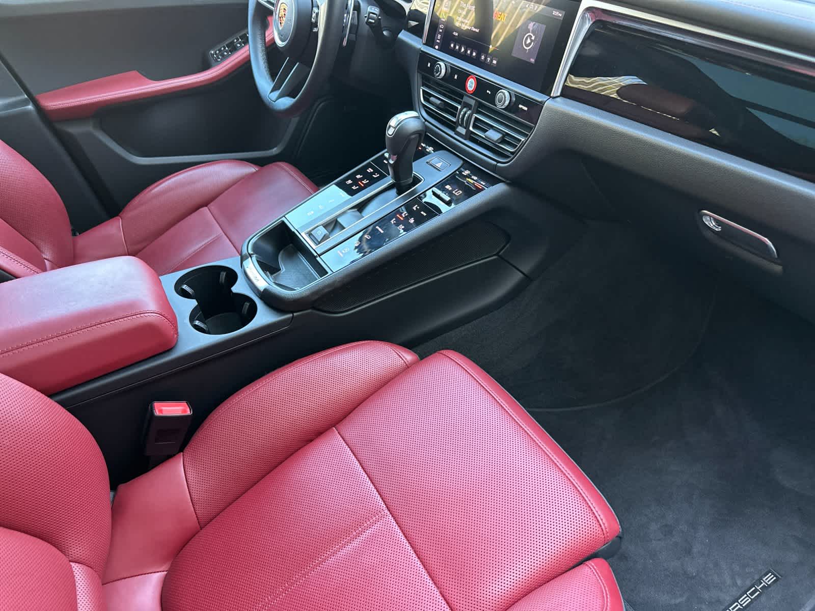 Thumbnail: 2025 Porsche Macan - 17