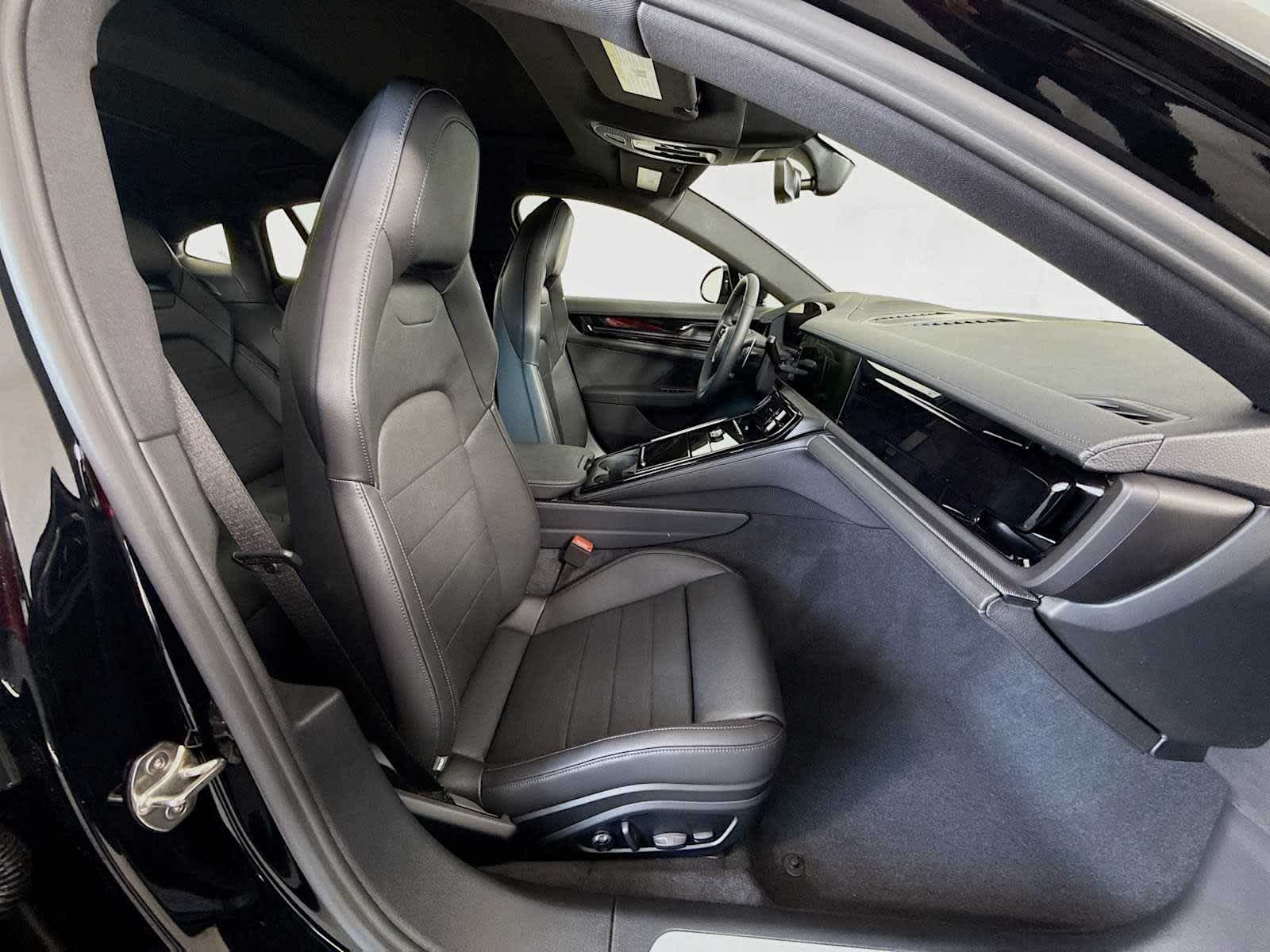 Thumbnail: 2025 Porsche Panamera - 21