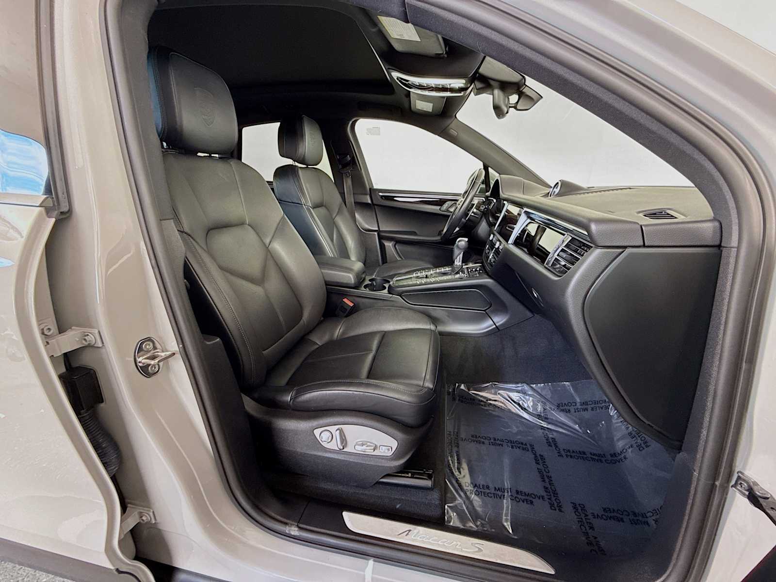 Thumbnail: 2021 Porsche Macan - 22