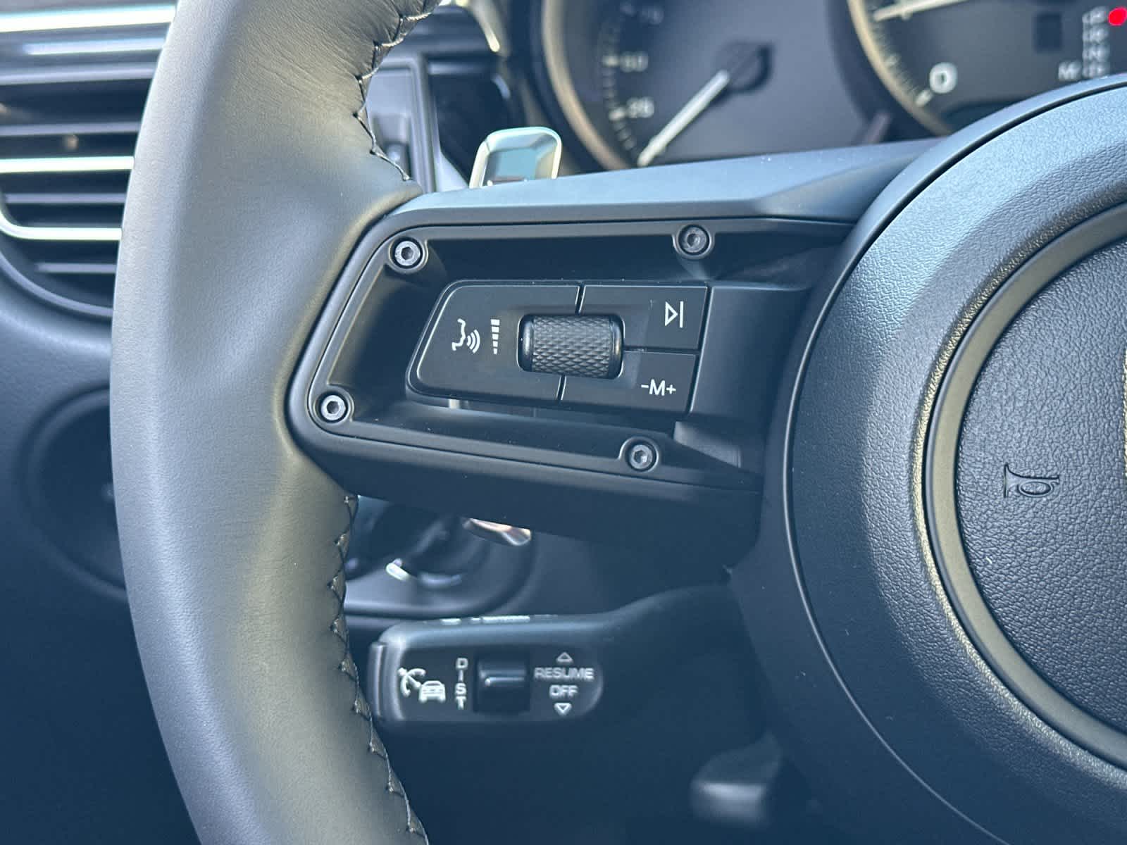 Thumbnail: 2026 Porsche Macan - 26