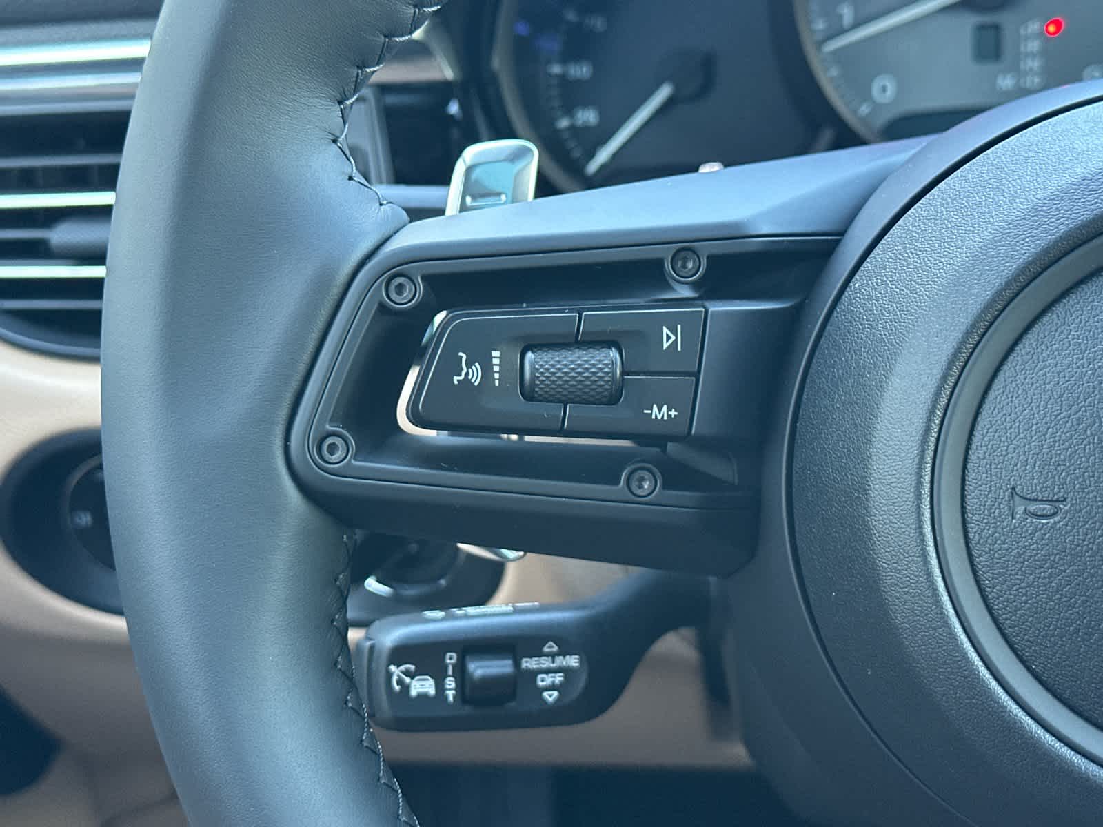 Thumbnail: 2026 Porsche Macan - 27