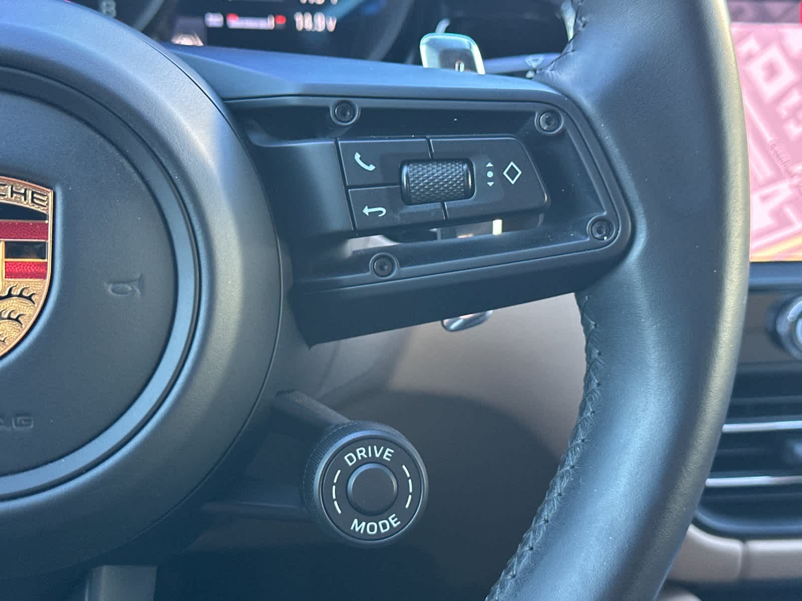 Thumbnail: 2023 Porsche Macan - 27