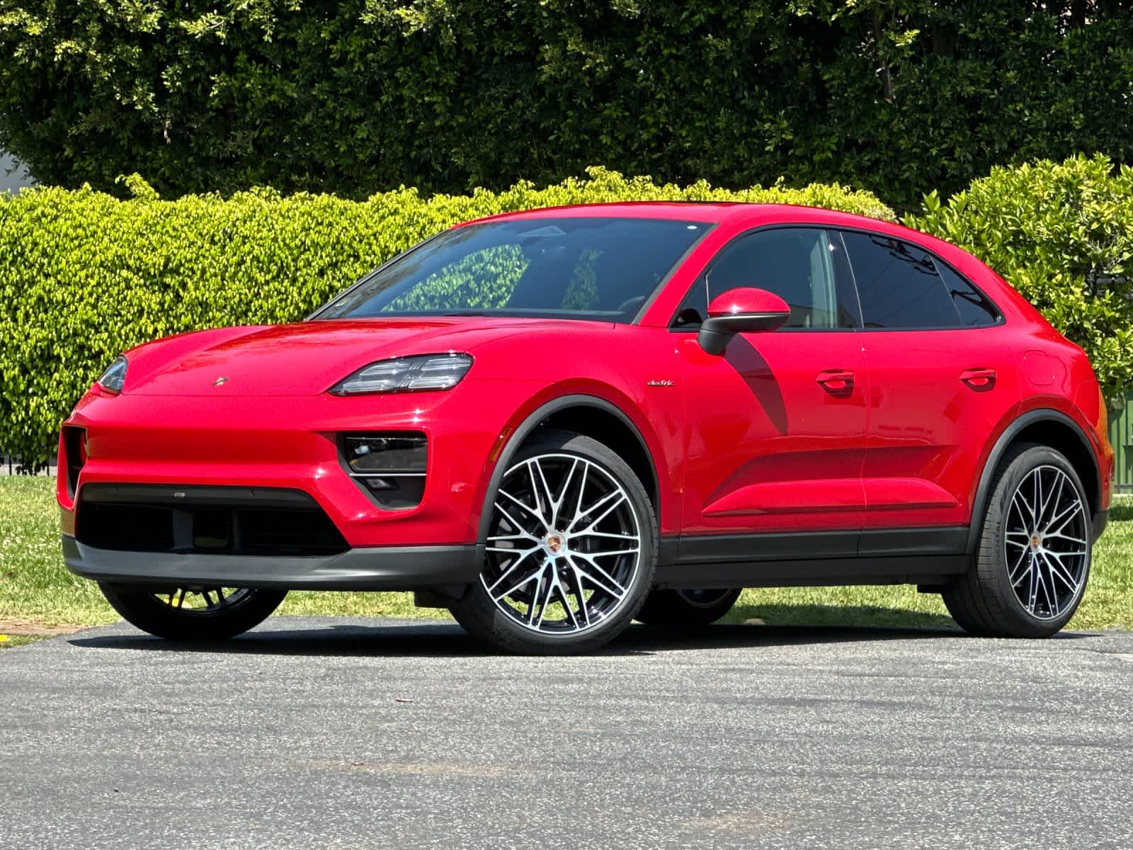 Thumbnail: 2026 Porsche Macan - 1