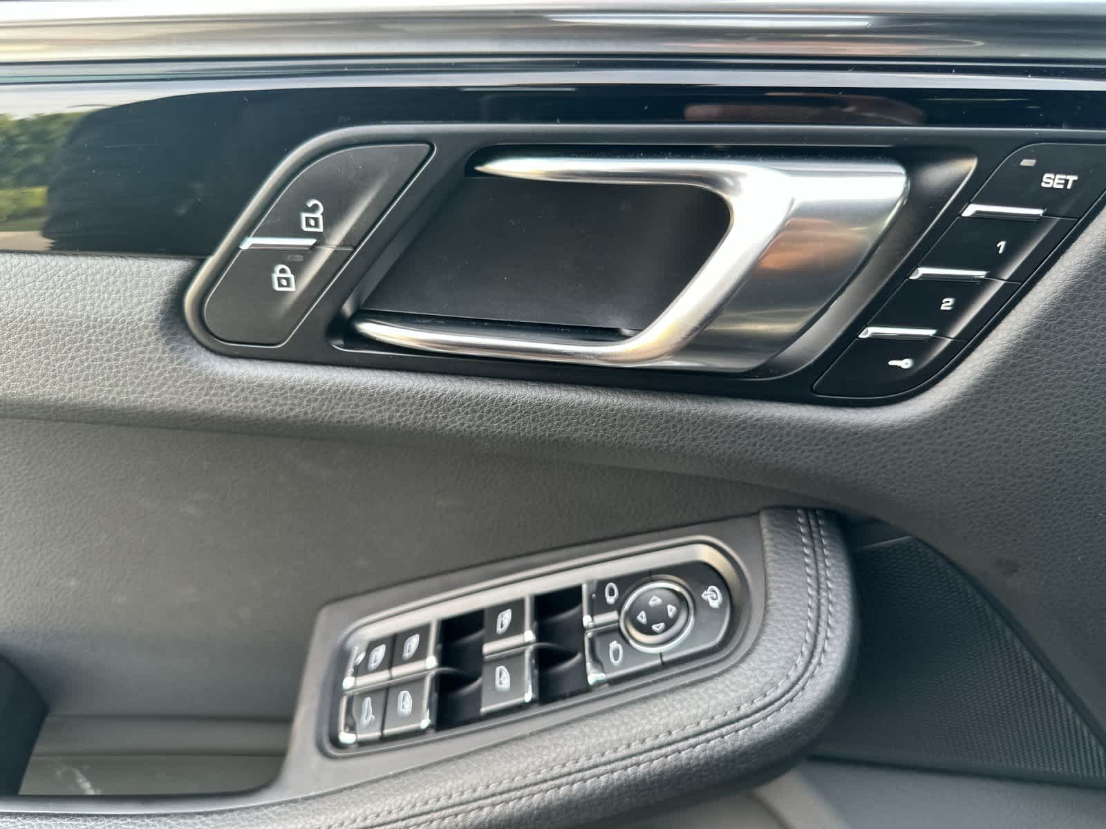 Thumbnail: 2025 Porsche Macan - 12