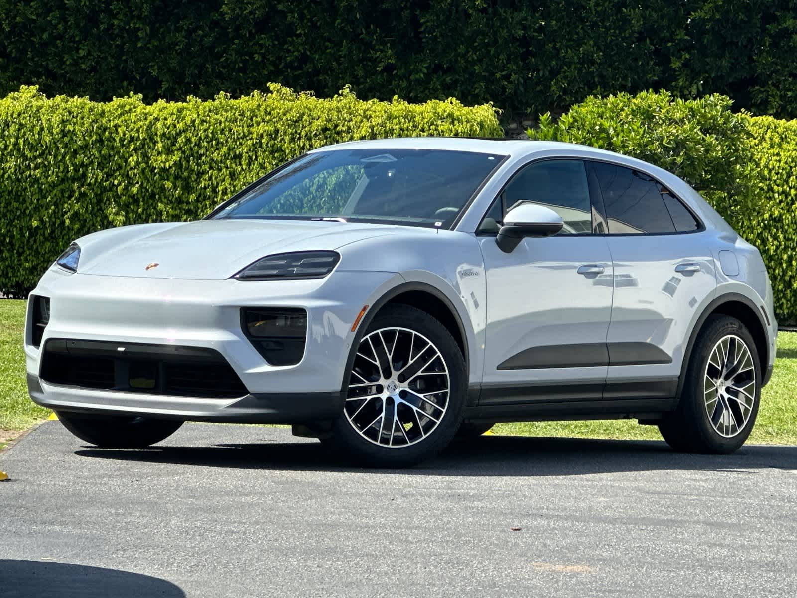 Thumbnail: 2026 Porsche Macan - 1