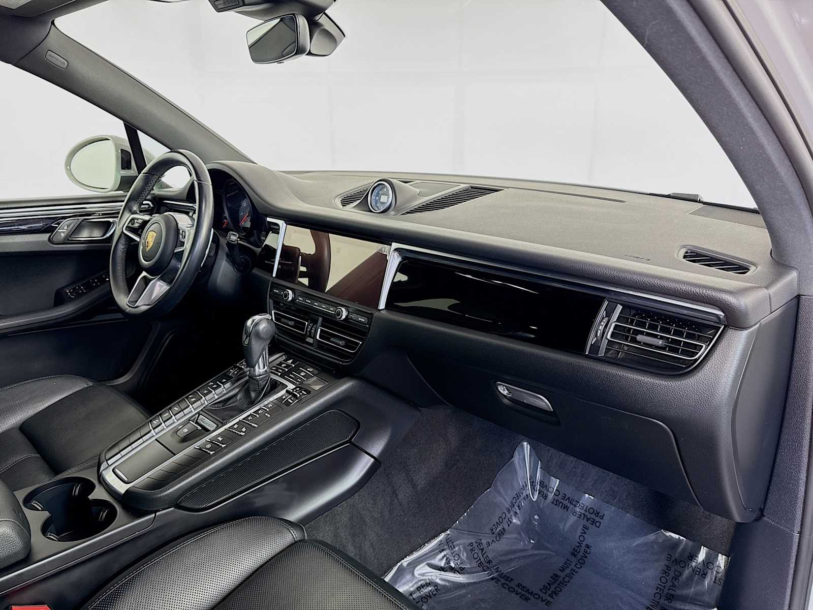 Thumbnail: 2021 Porsche Macan - 23