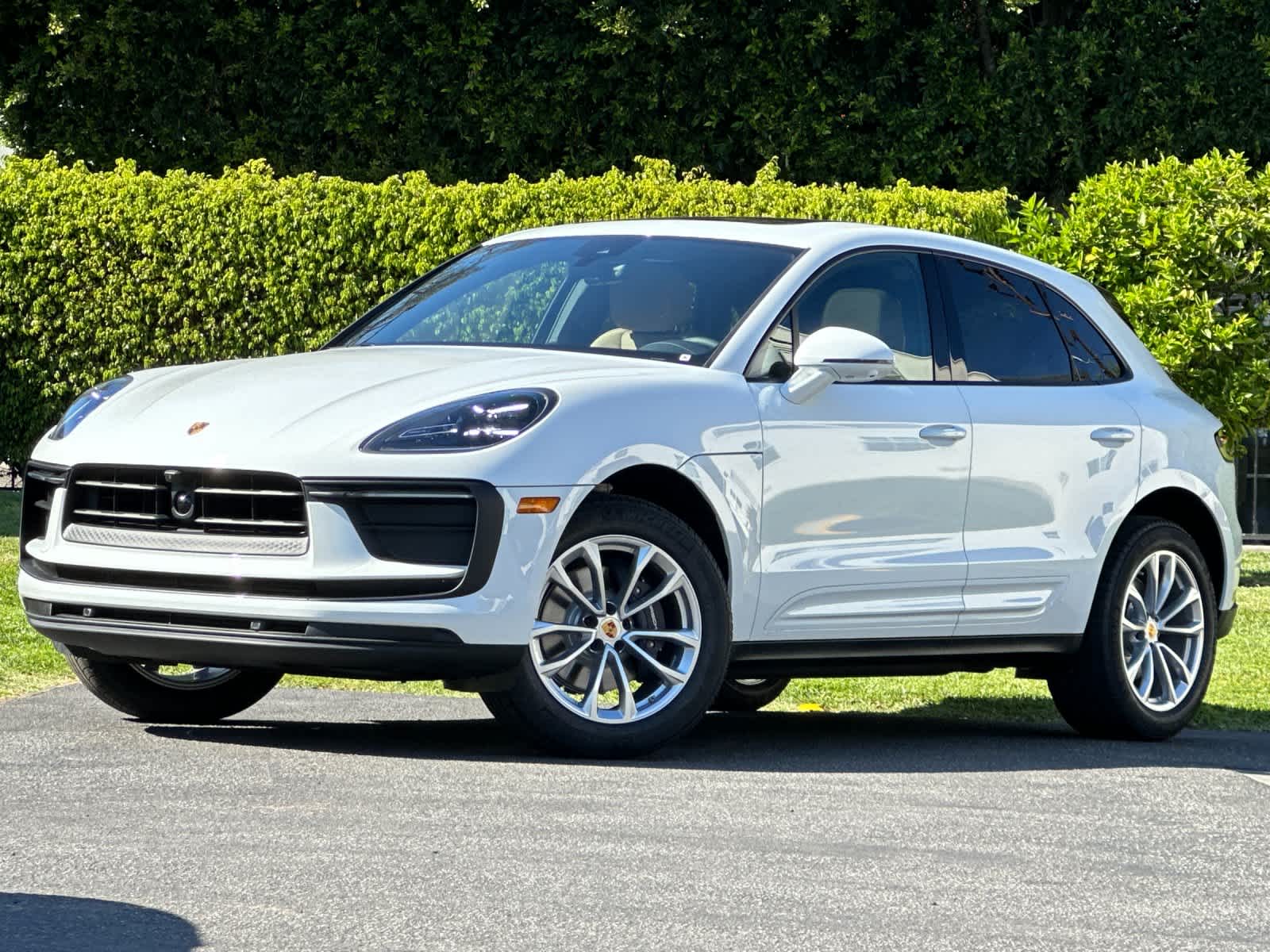 Thumbnail: 2026 Porsche Macan - 1