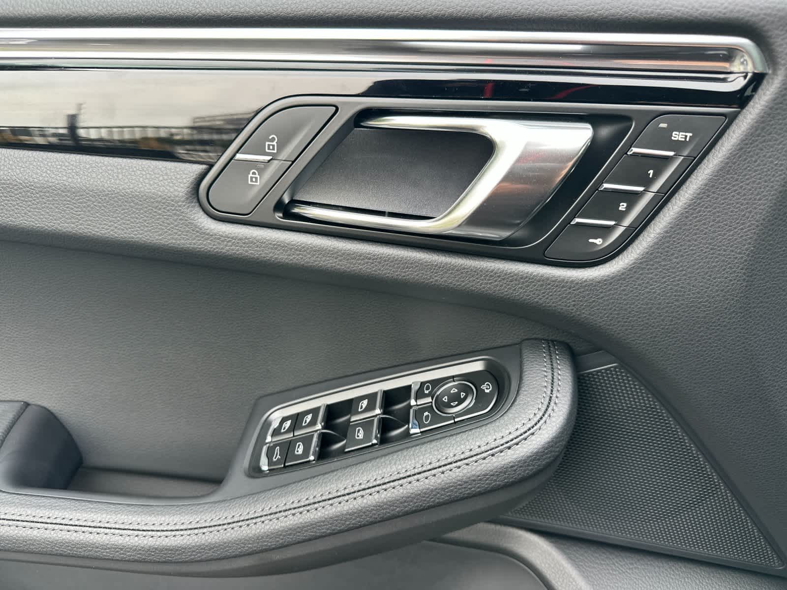 Thumbnail: 2026 Porsche Macan - 12