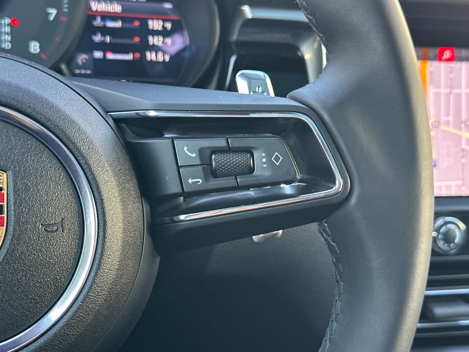 Thumbnail: 2025 Porsche Macan - 27