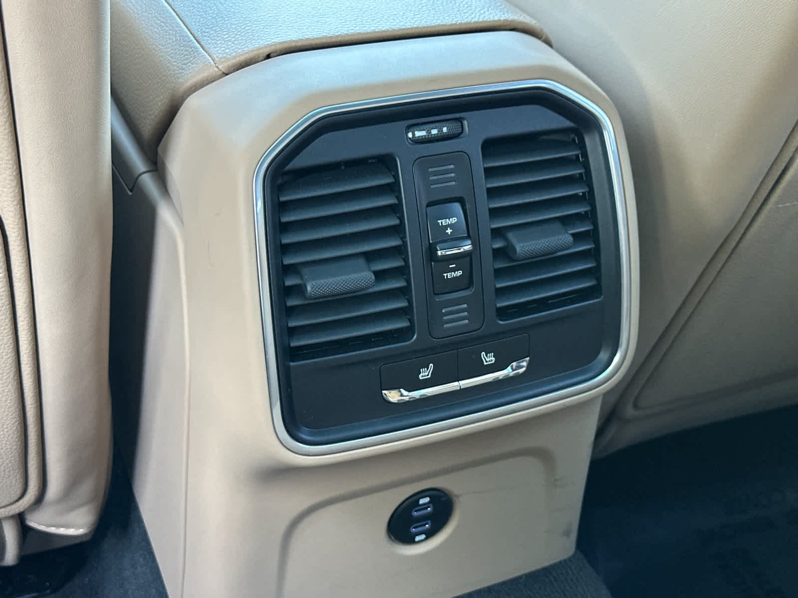 Thumbnail: 2025 Porsche Macan - 14