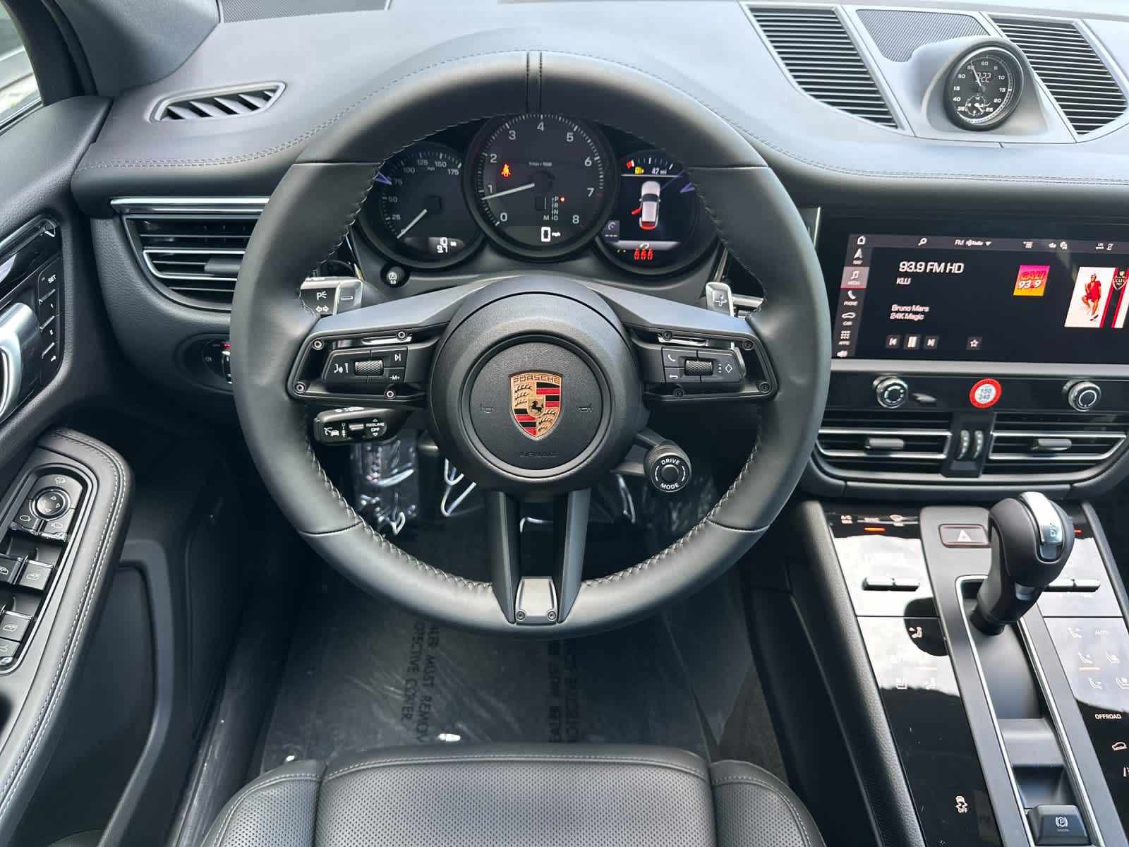 Thumbnail: 2026 Porsche Macan - 15