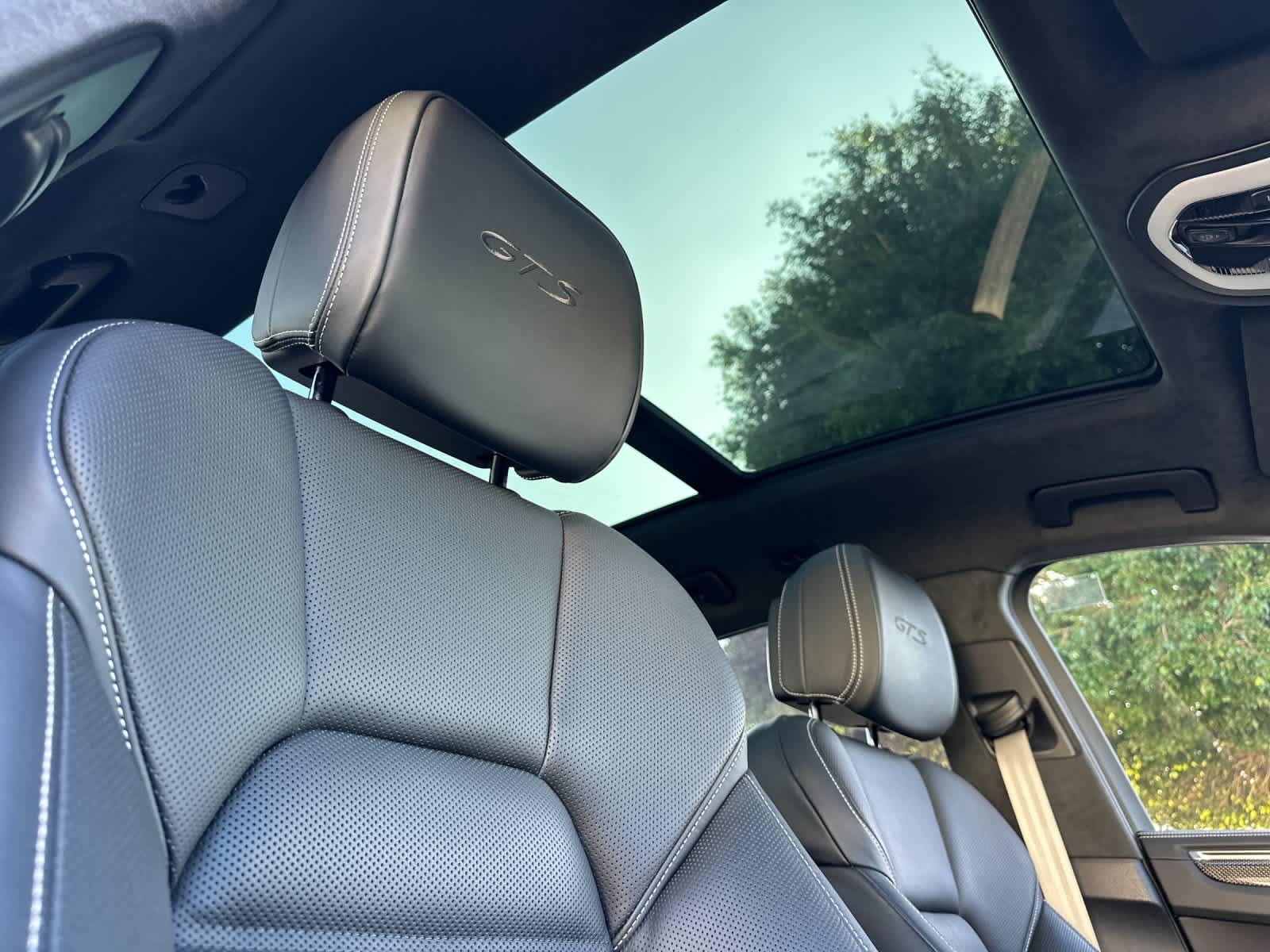 Thumbnail: 2025 Porsche Macan - 18