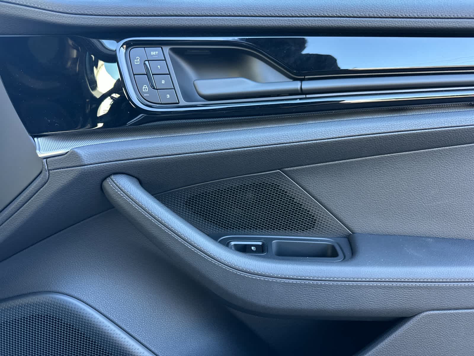 Thumbnail: 2026 Porsche Panamera - 18