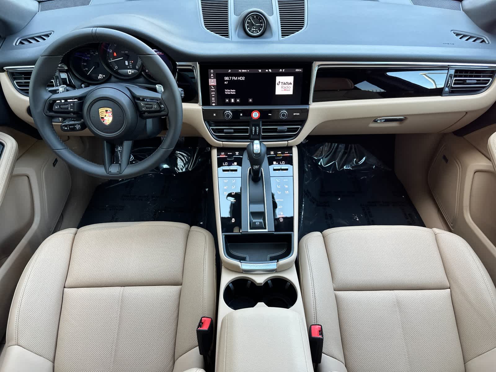 Thumbnail: 2026 Porsche Macan - 6