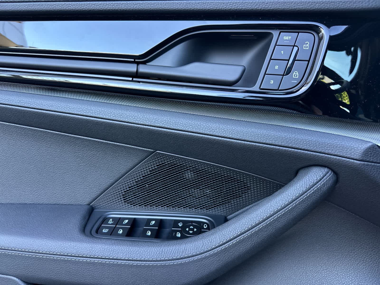 Thumbnail: 2026 Porsche Panamera - 12