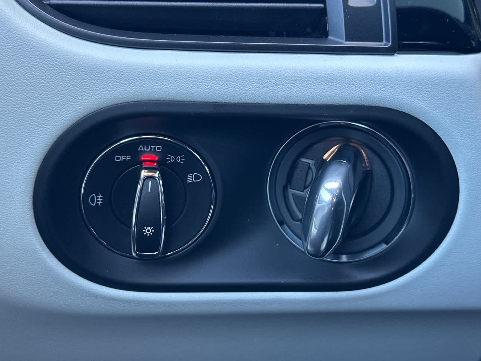 Thumbnail: 2026 Porsche Macan - 30