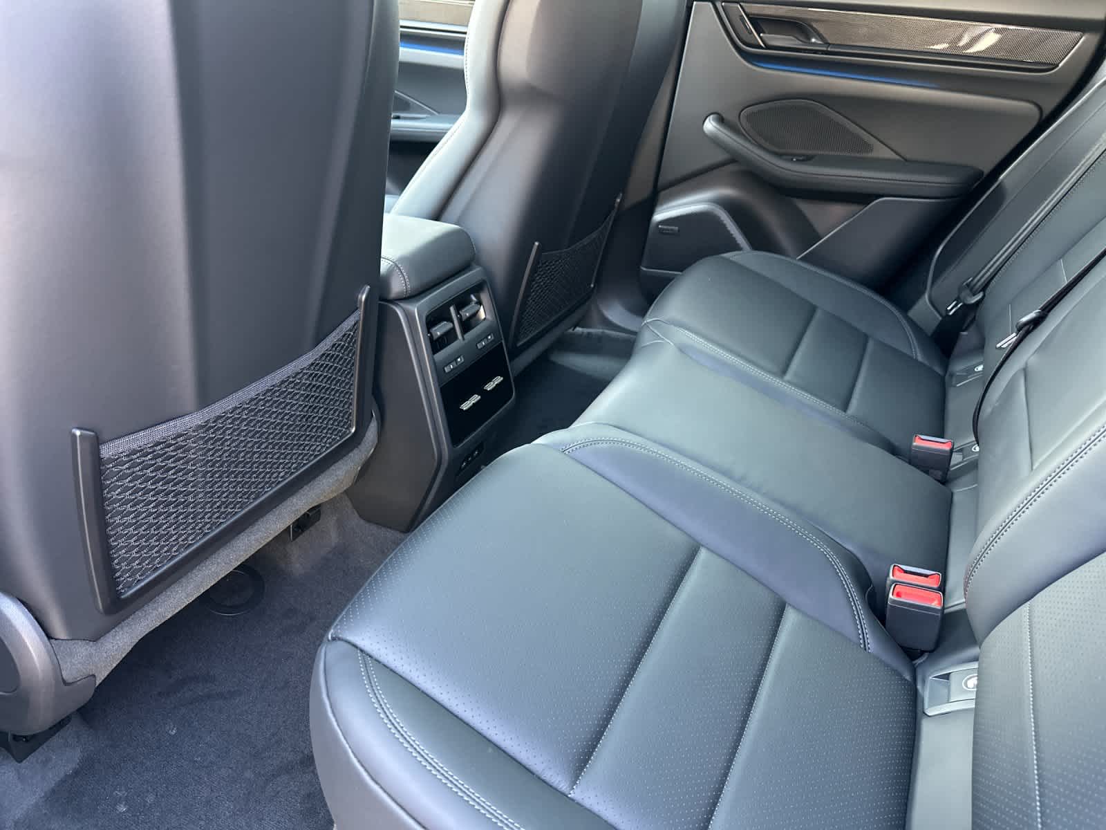 Thumbnail: 2025 Porsche Macan - 13