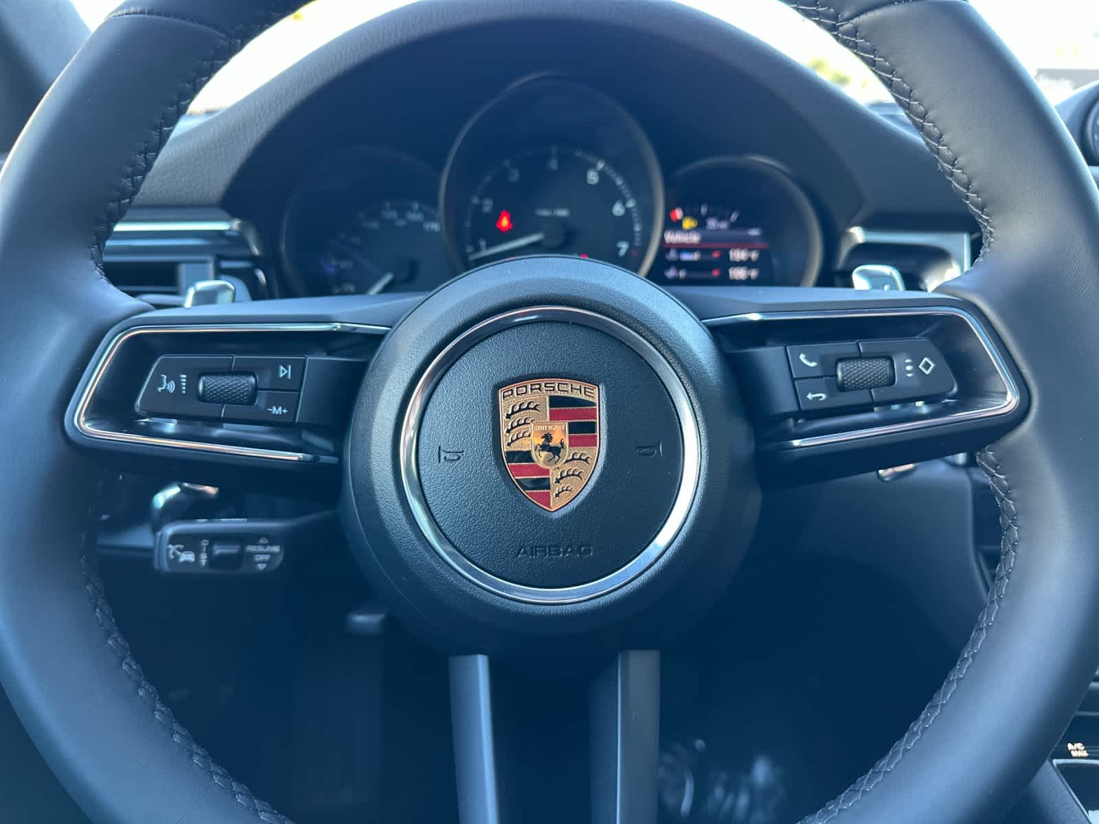 Thumbnail: 2026 Porsche Macan - 25