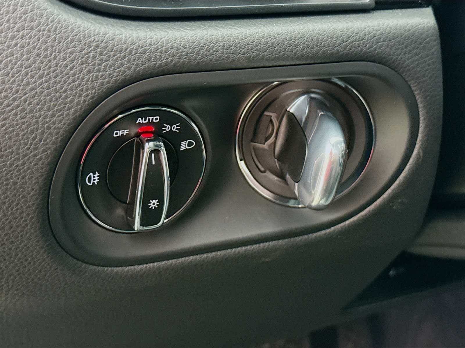 Thumbnail: 2026 Porsche Macan - 11