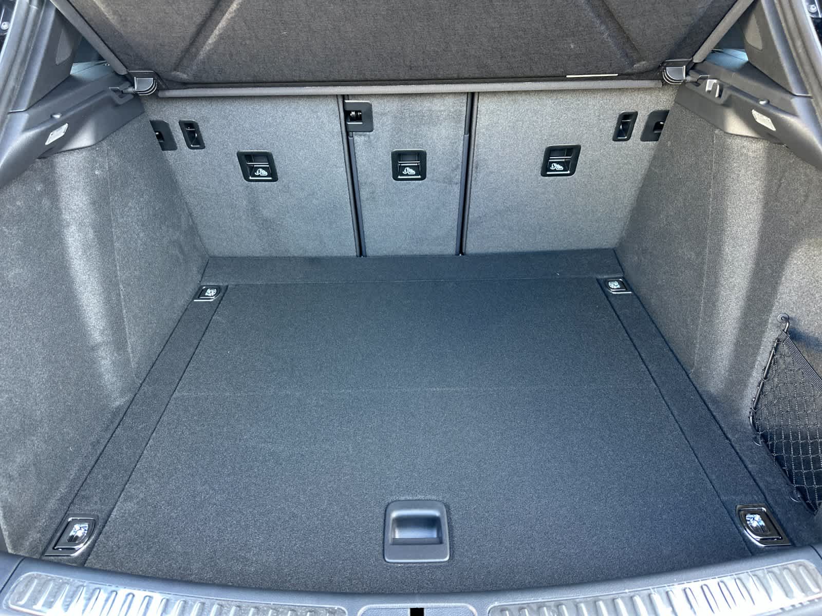 Thumbnail: 2026 Porsche Macan - 16