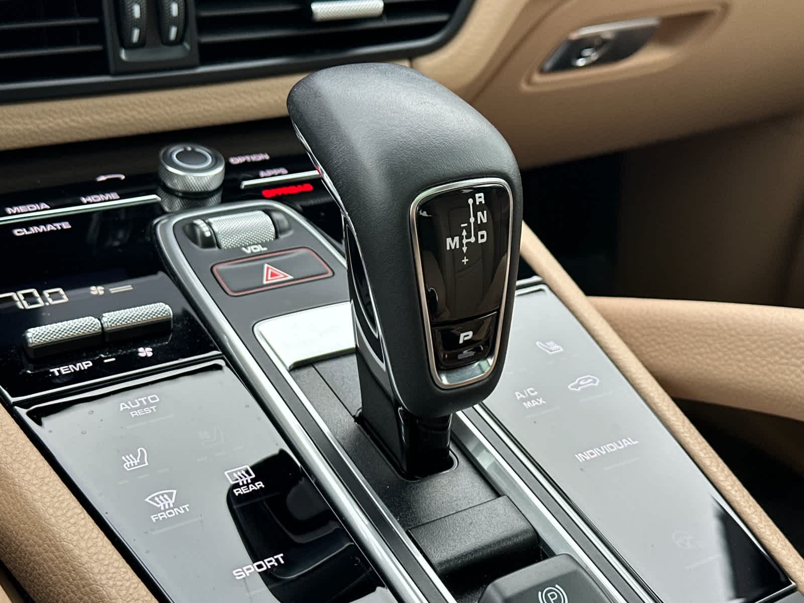 Thumbnail: 2023 Porsche Cayenne - 25