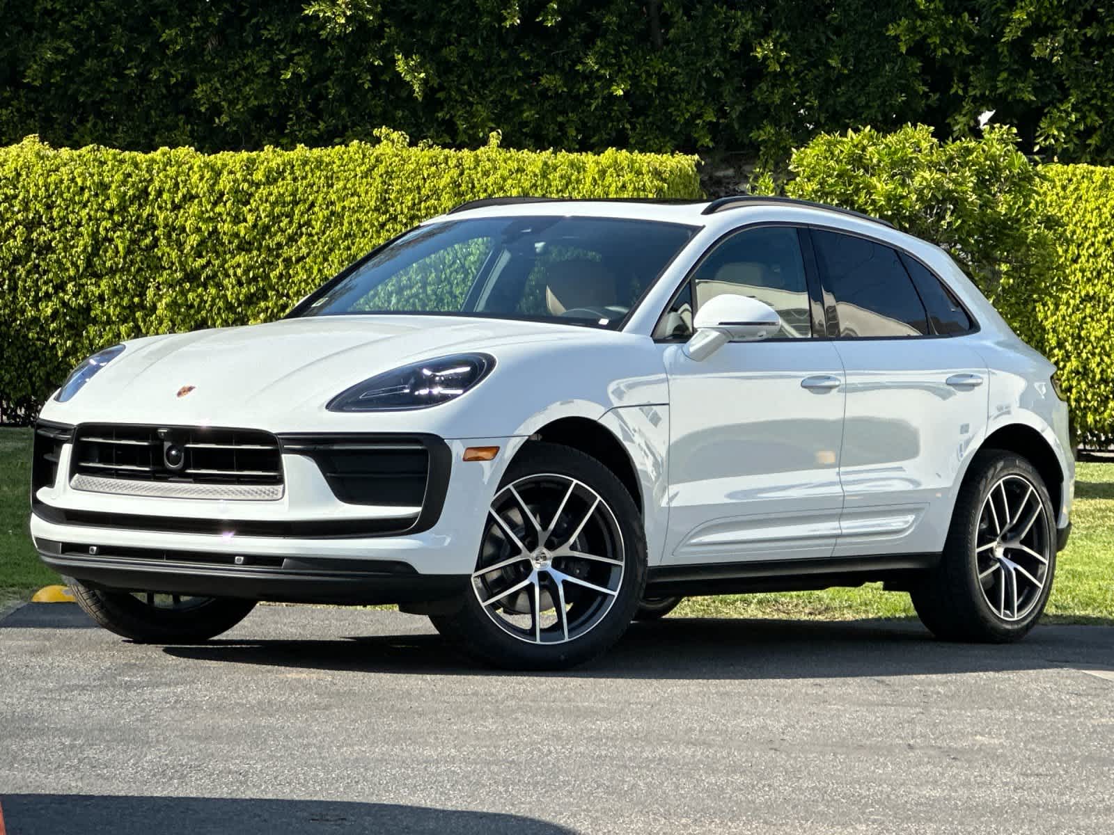 Thumbnail: 2026 Porsche Macan - 1