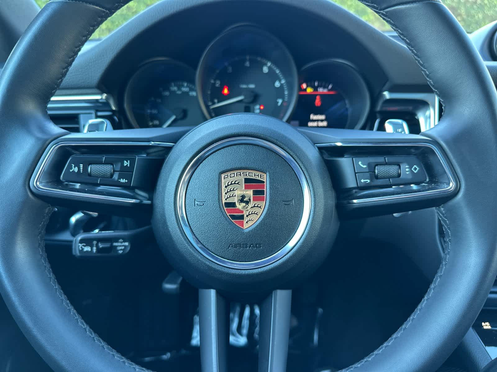 Thumbnail: 2025 Porsche Macan - 25