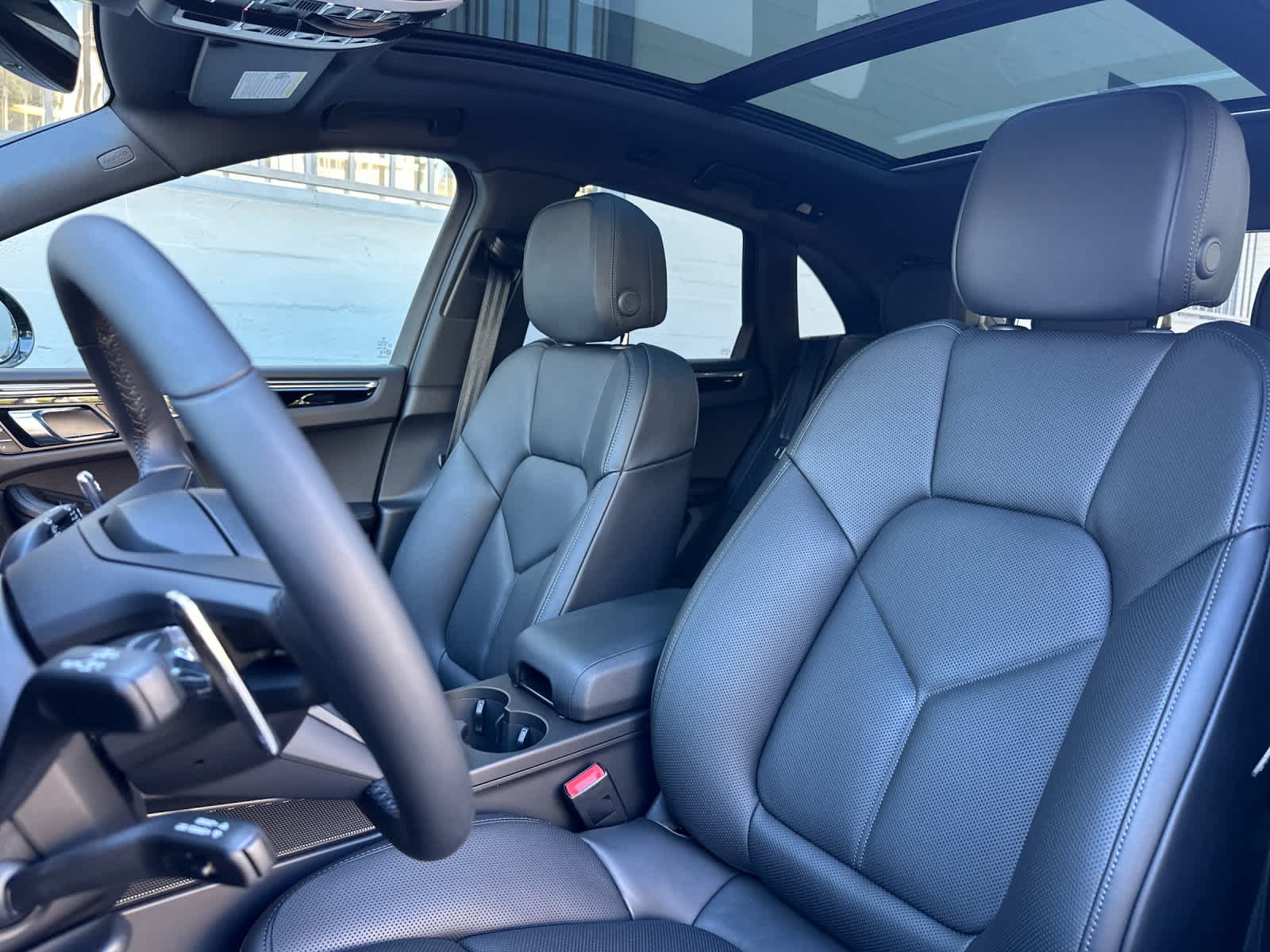 Thumbnail: 2026 Porsche Macan - 5