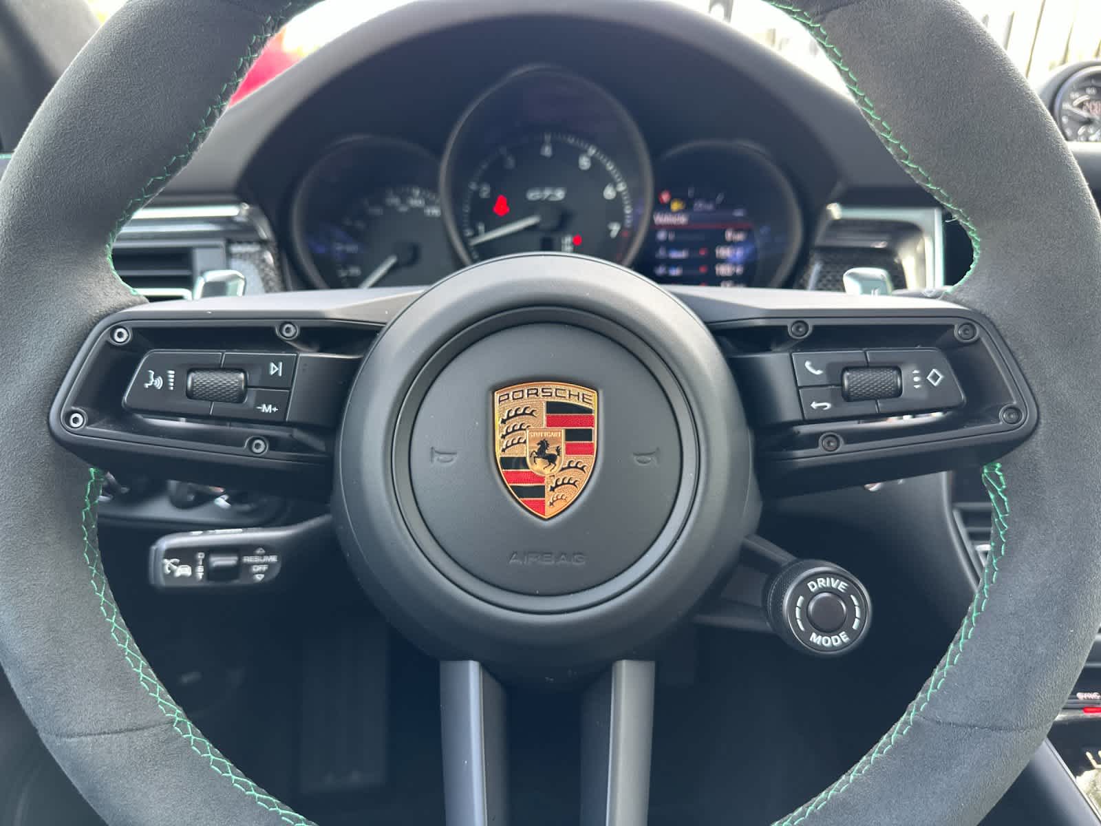 Thumbnail: 2026 Porsche Macan - 26