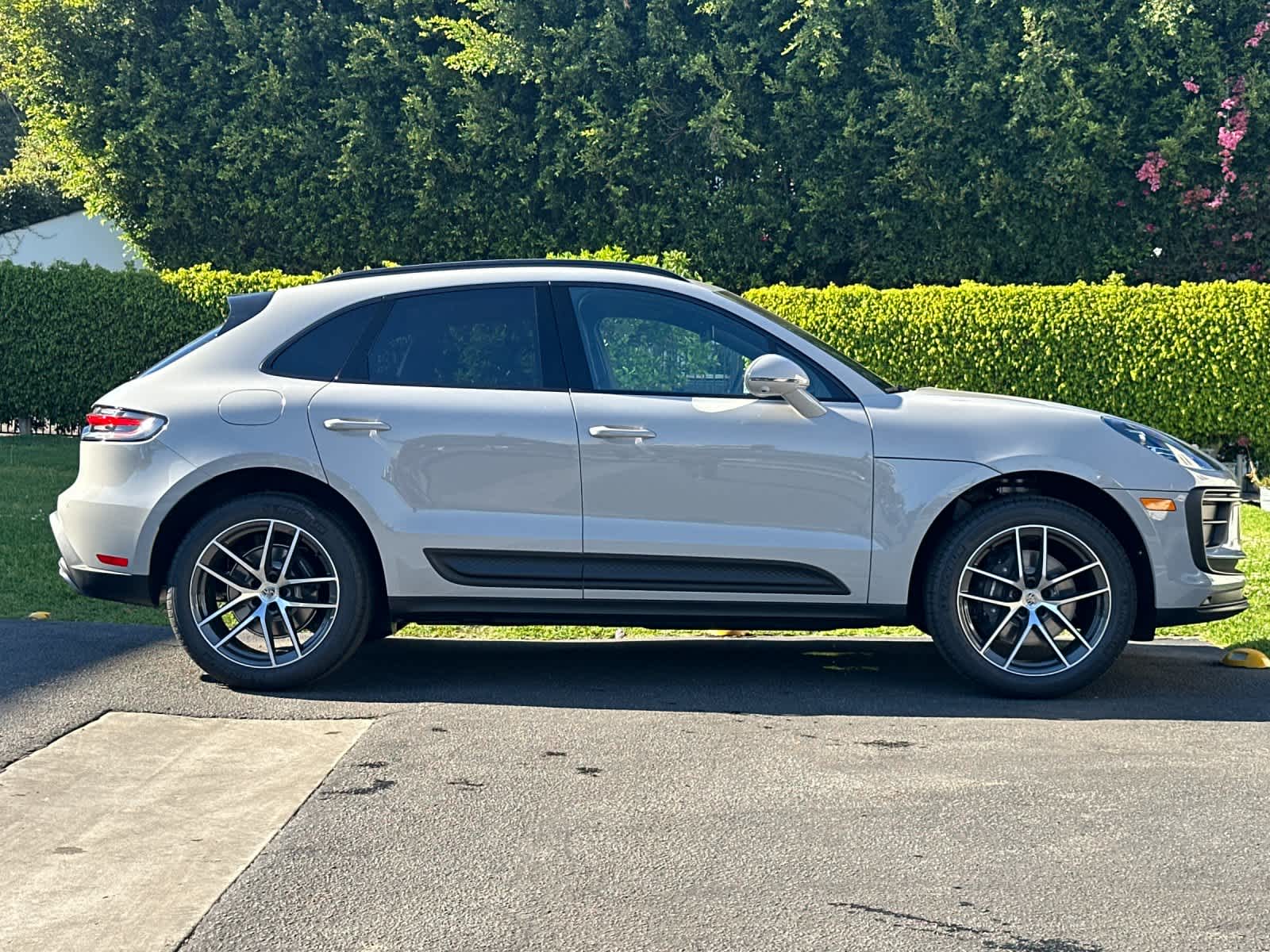 Thumbnail: 2026 Porsche Macan - 9