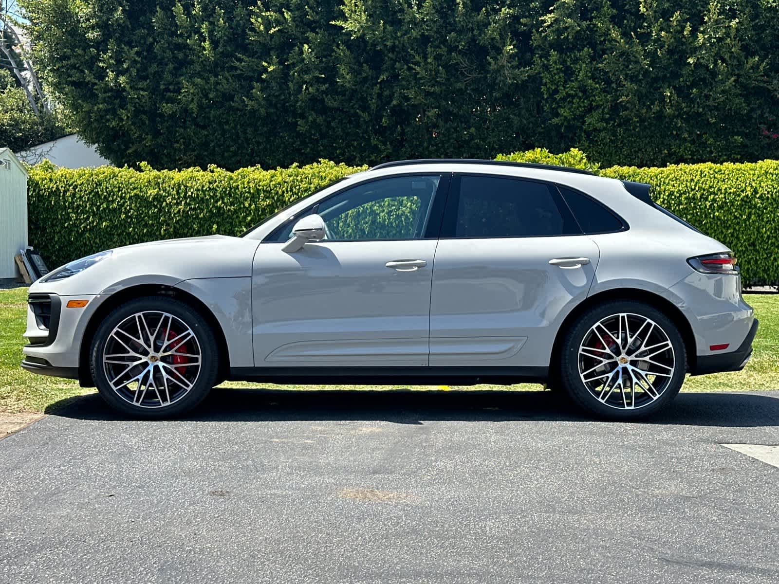 Thumbnail: 2026 Porsche Macan - 2