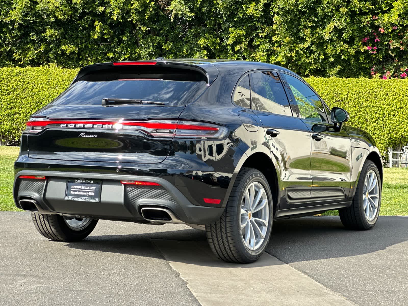 Thumbnail: 2026 Porsche Macan - 8