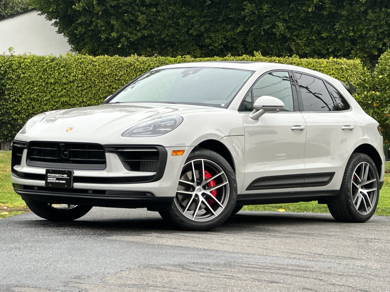Thumbnail: 2025 Porsche Macan - 1
