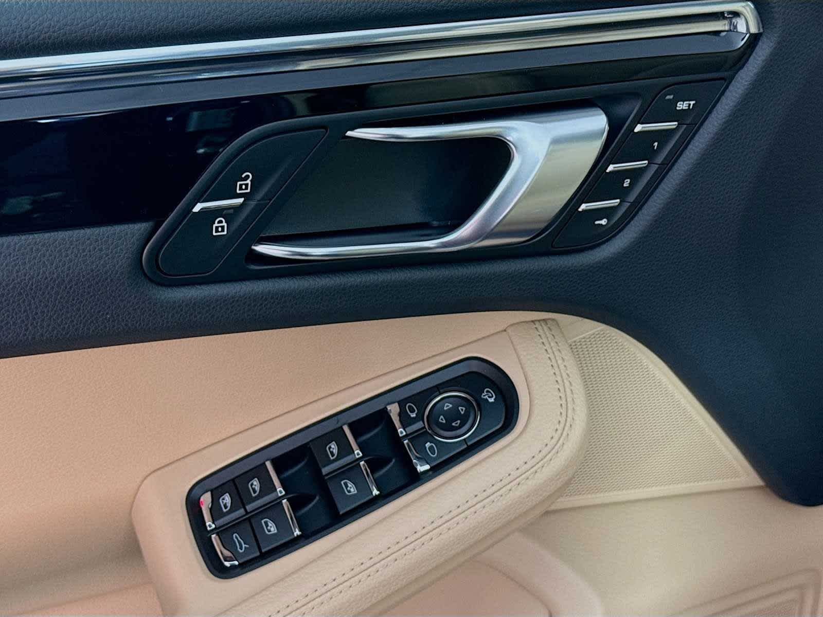 Thumbnail: 2026 Porsche Macan - 14