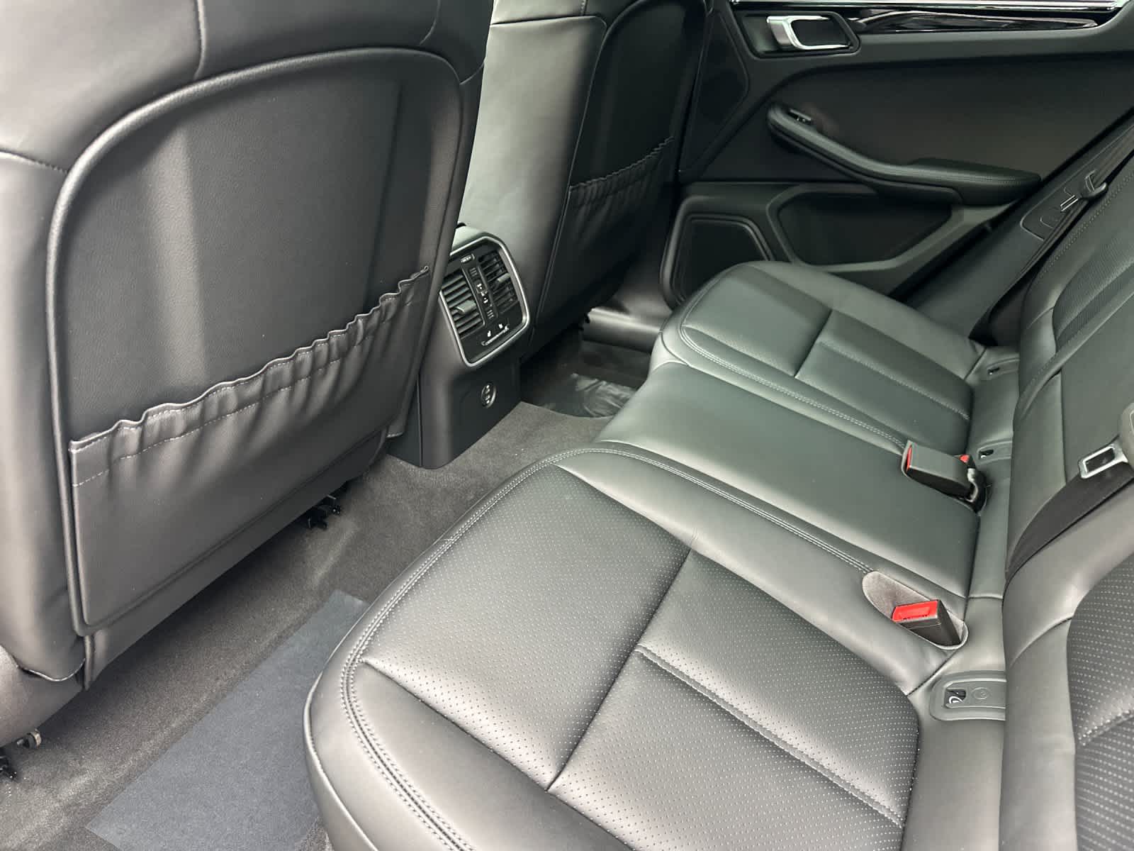 Thumbnail: 2026 Porsche Macan - 13