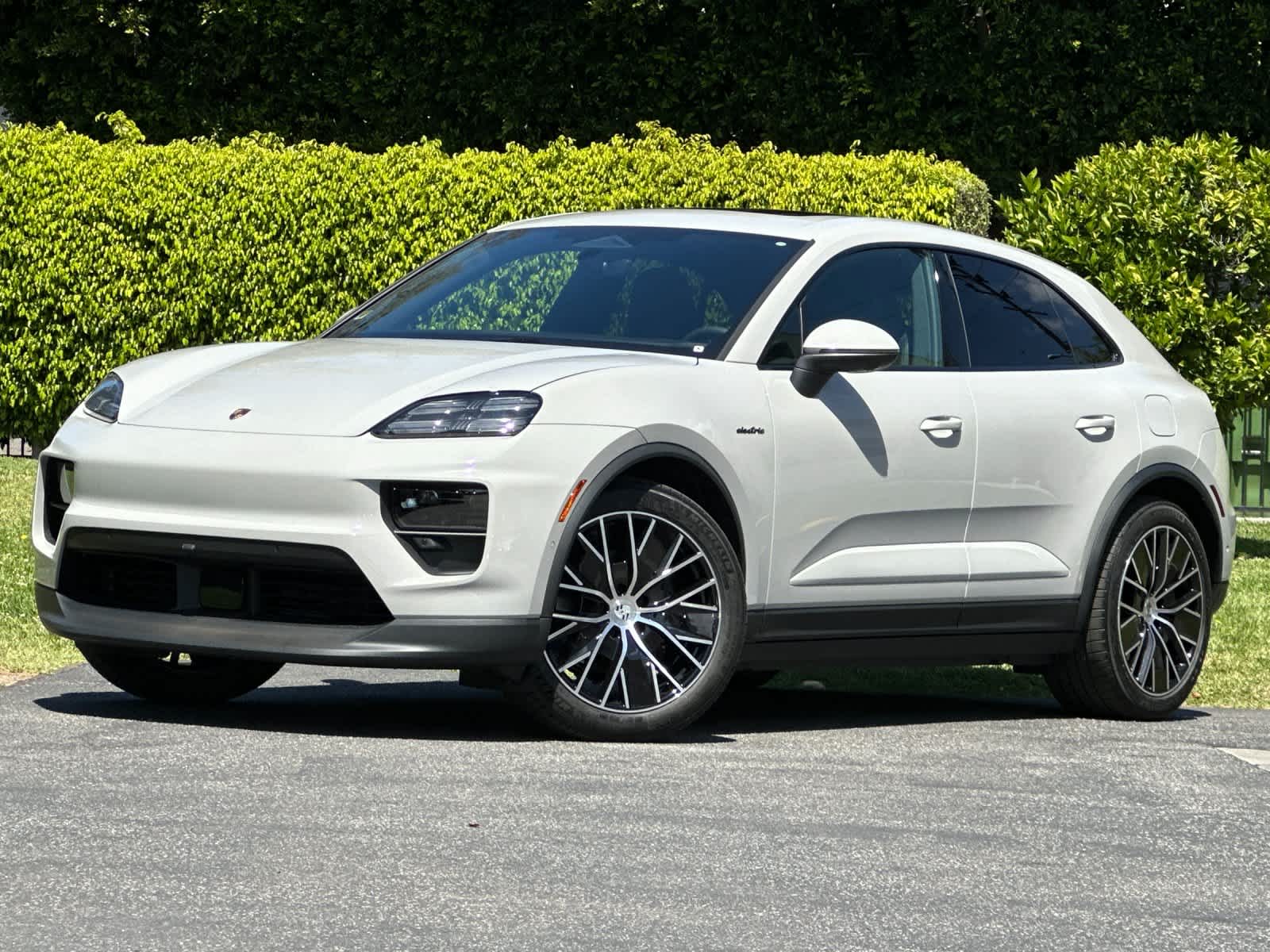Thumbnail: 2026 Porsche Macan - 1