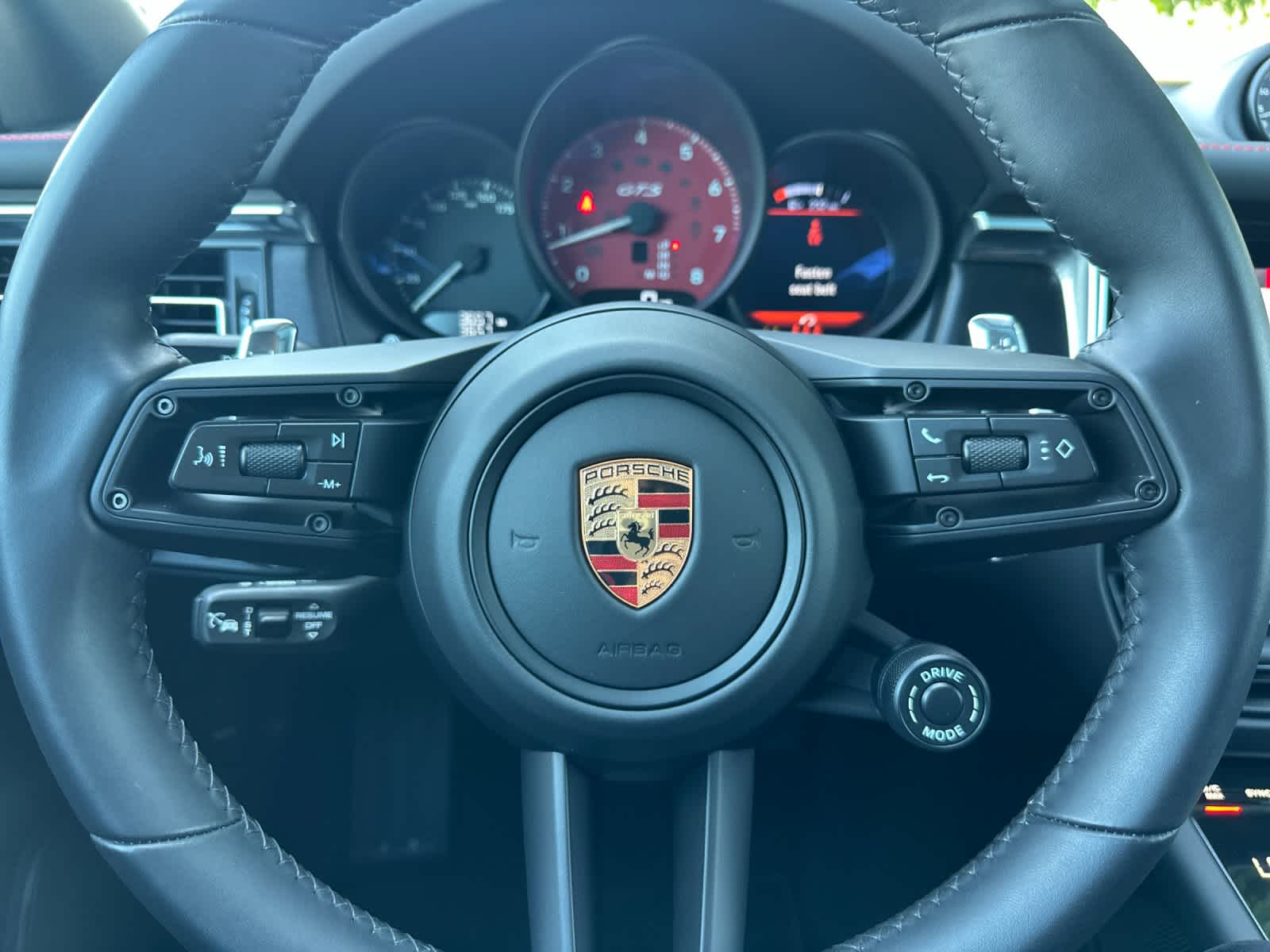 Thumbnail: 2026 Porsche Macan - 26